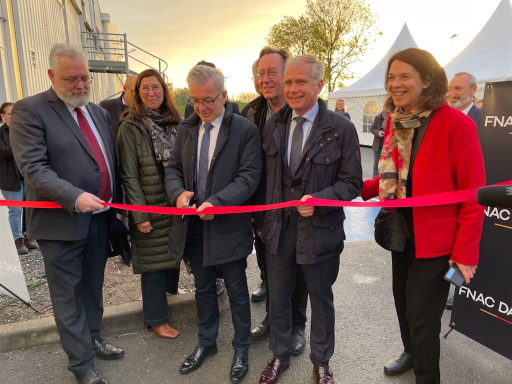 directors of the Fnac Darty group inaugurating the new Tours Val de Loire site
