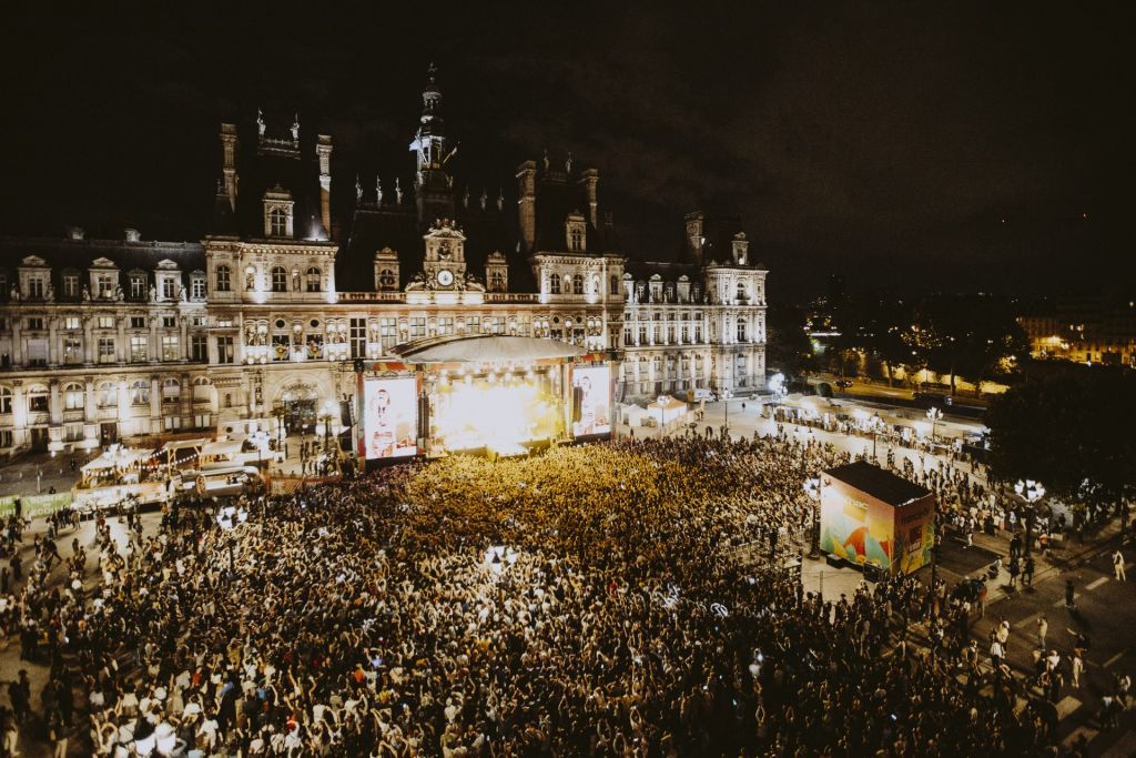 Overview of the Fnac Live Paris festival crowd